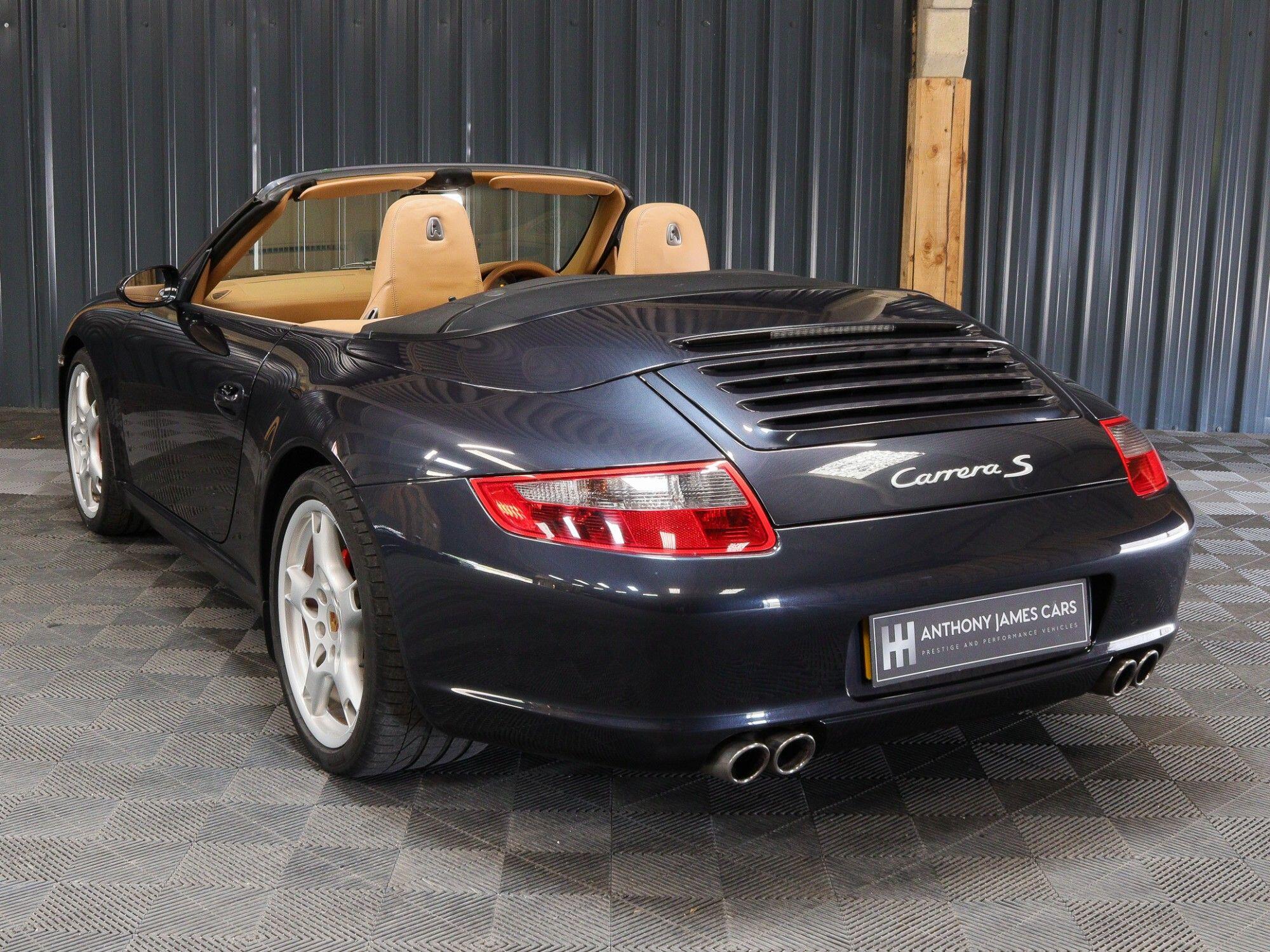 Porsche 911 view 16