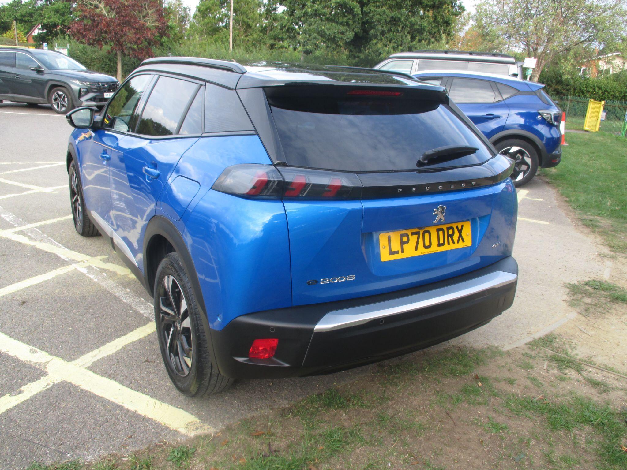 Peugeot E-2008 view 16