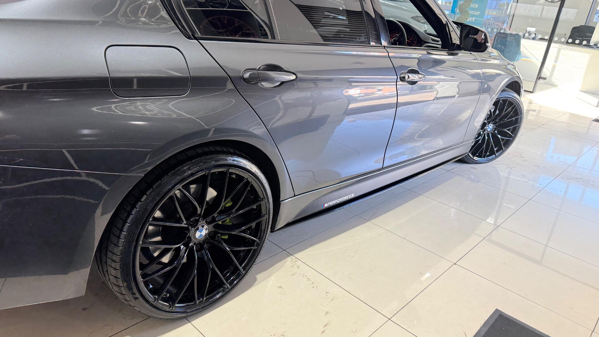 BMW 3 Series view 19