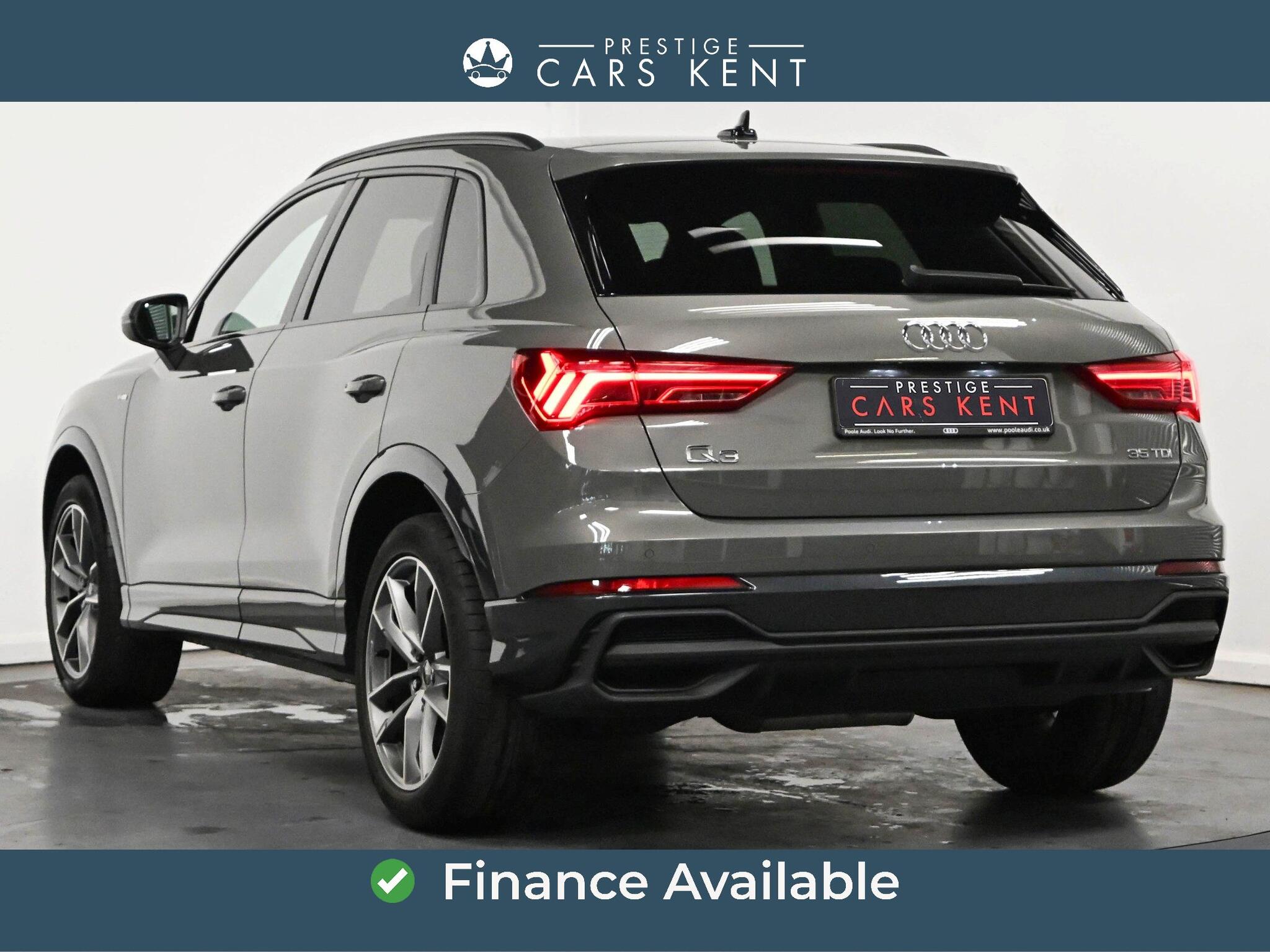 Audi Q3 view 3