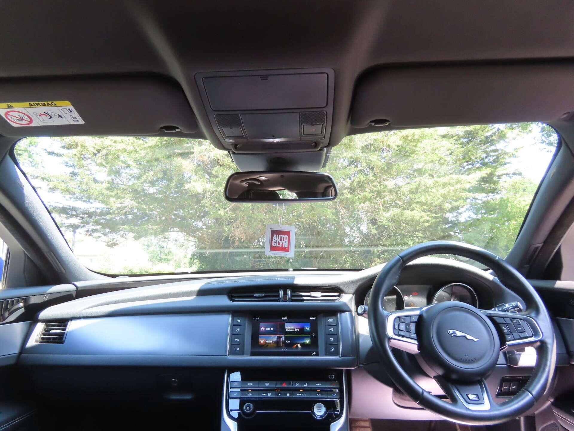 Jaguar XF view 8