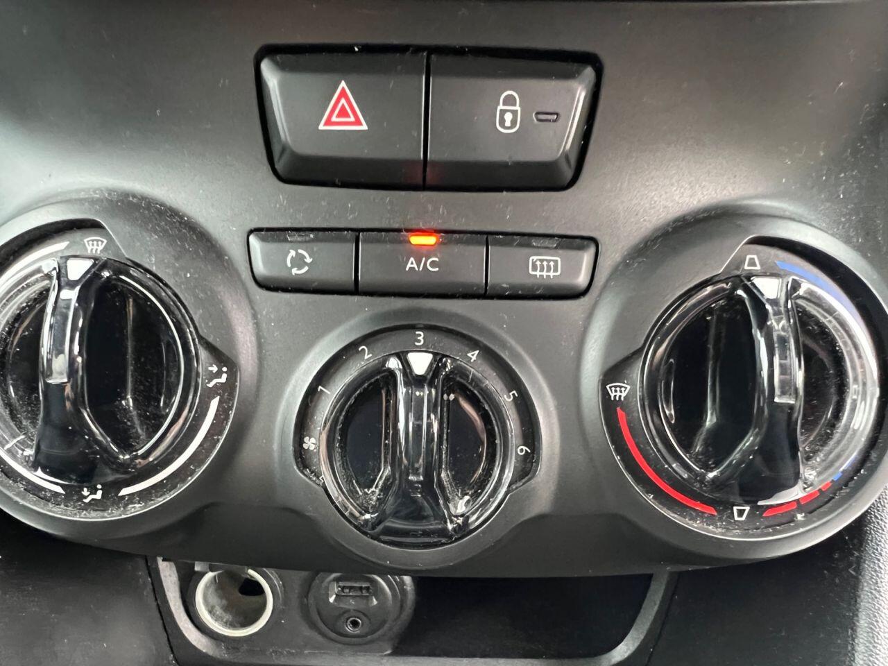 Peugeot 208 view 21