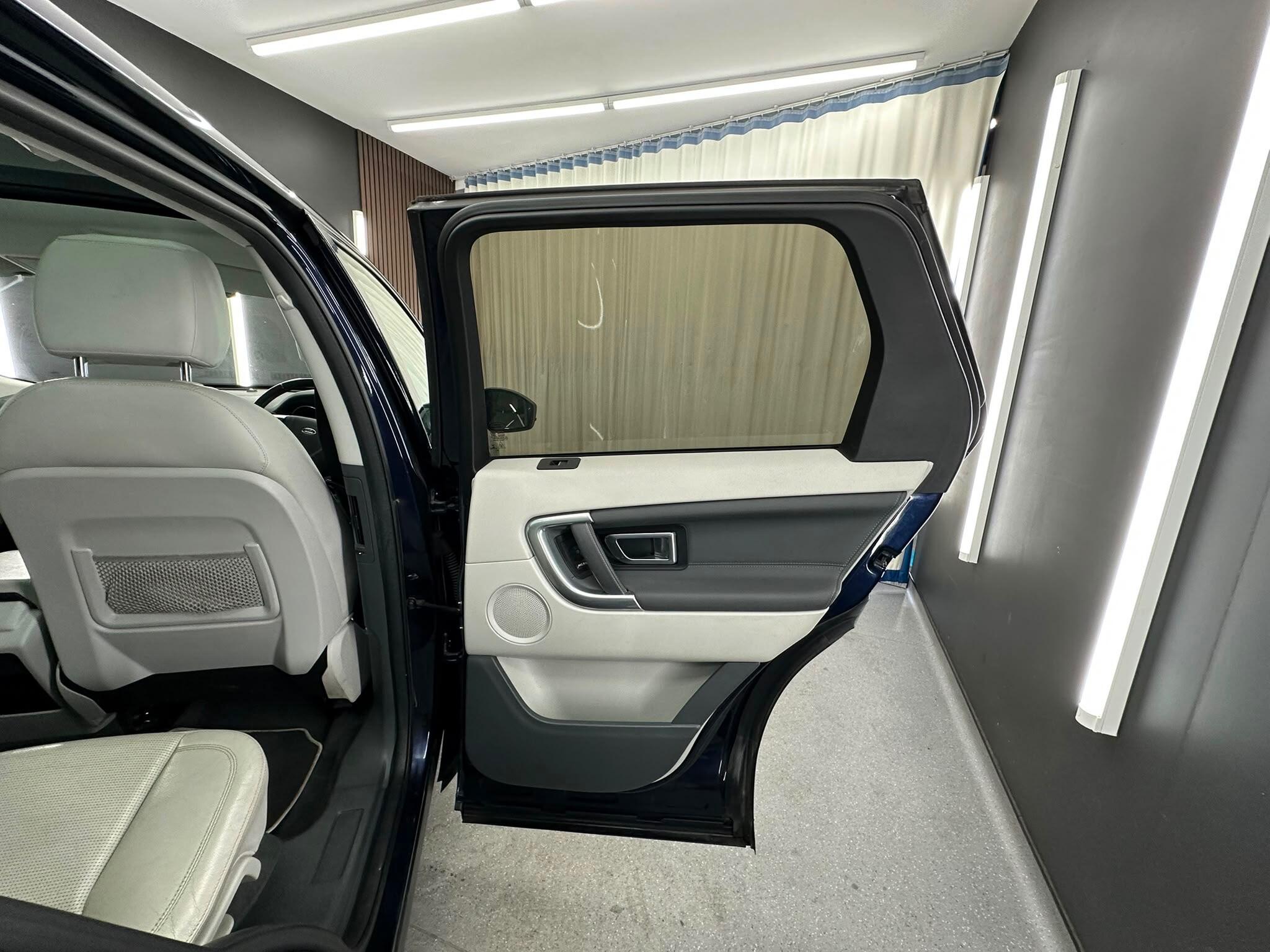 Land Rover Discovery Sport view 17