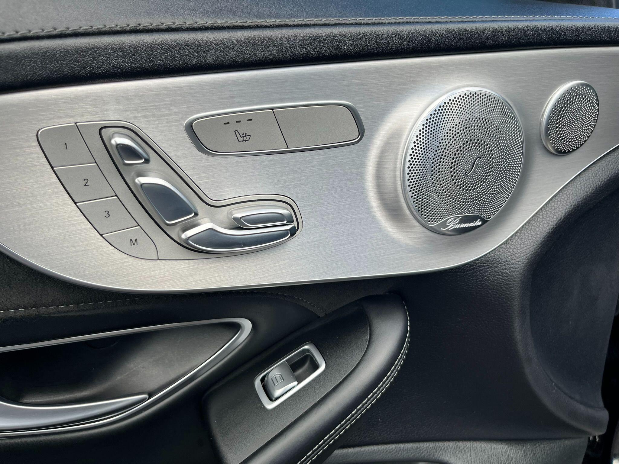 Mercedes-Benz C-Class view 33