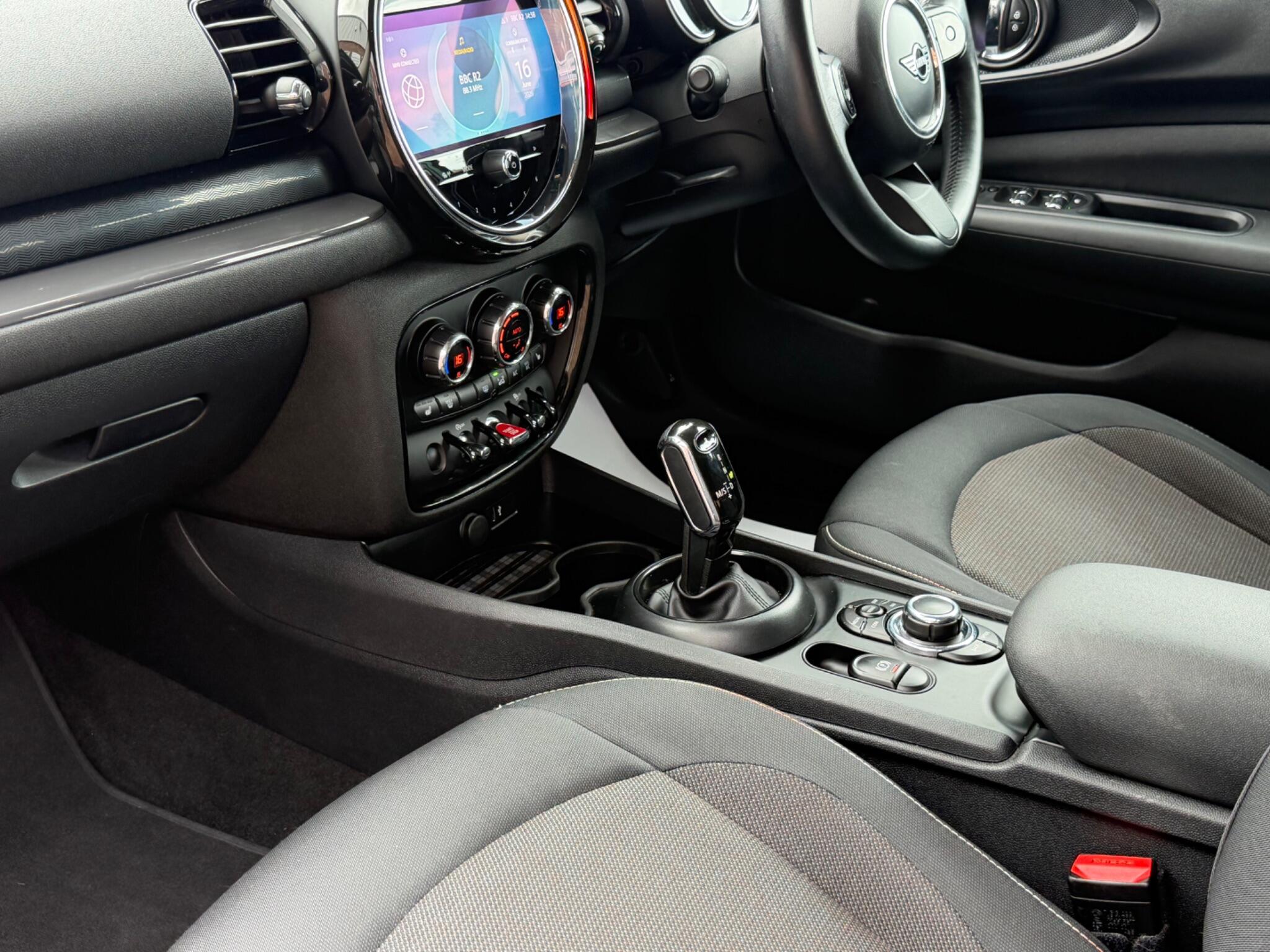 Mini Clubman view 60