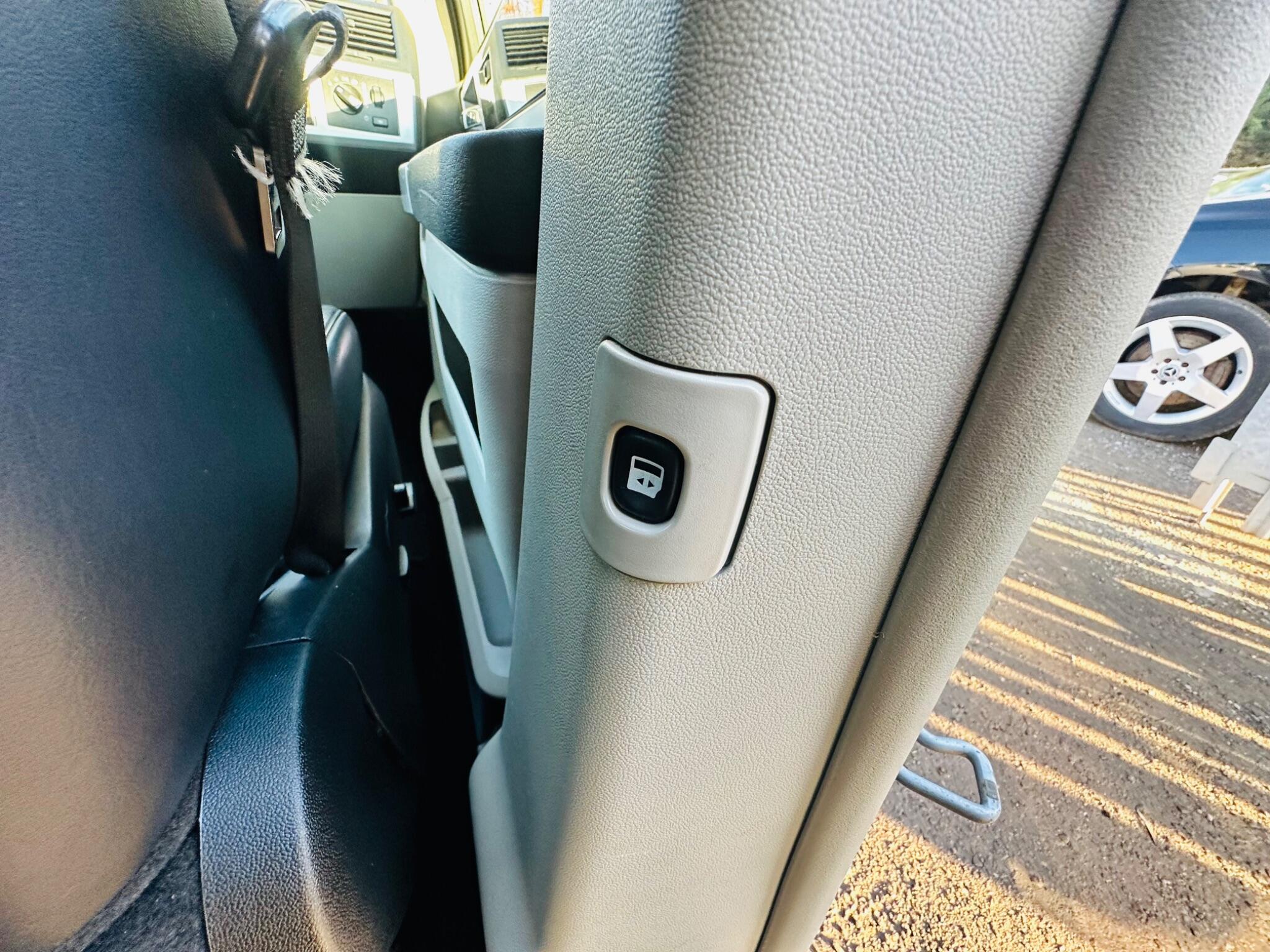 Chrysler Grand Voyager view 54