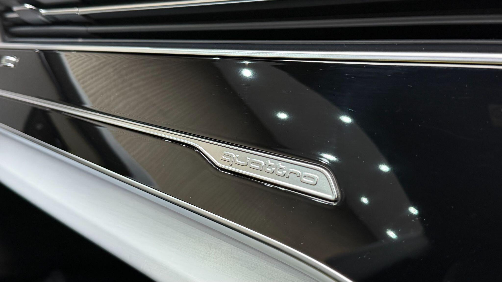 Audi Q8 view 22