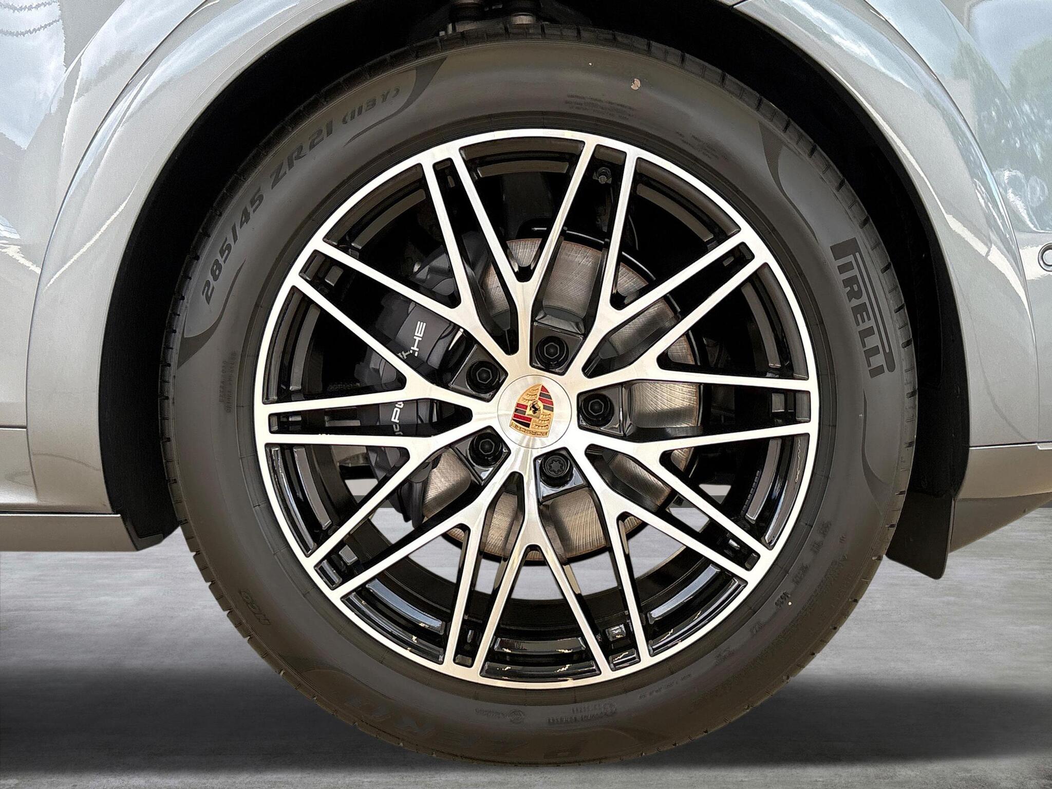 Porsche Cayenne view 9