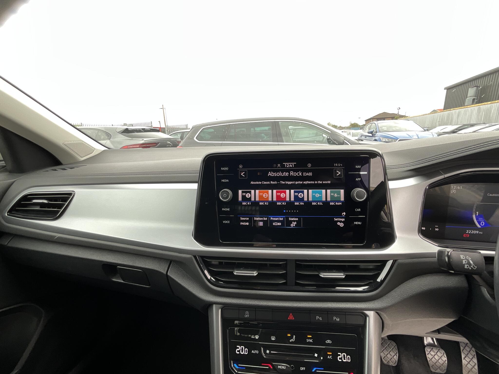 Volkswagen T-Roc view 24