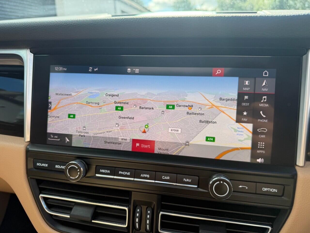 Porsche Macan view 22