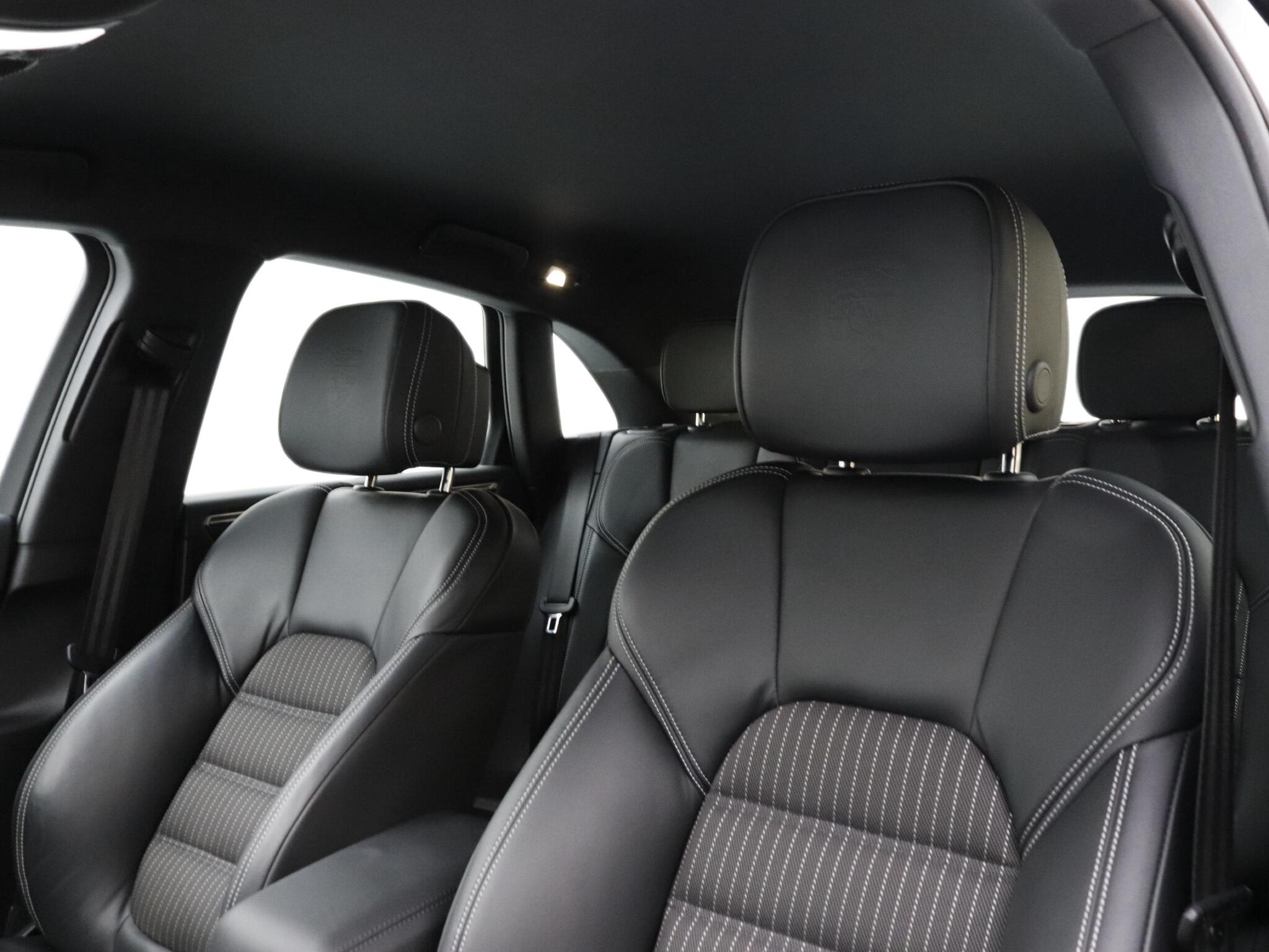 Porsche Macan view 14