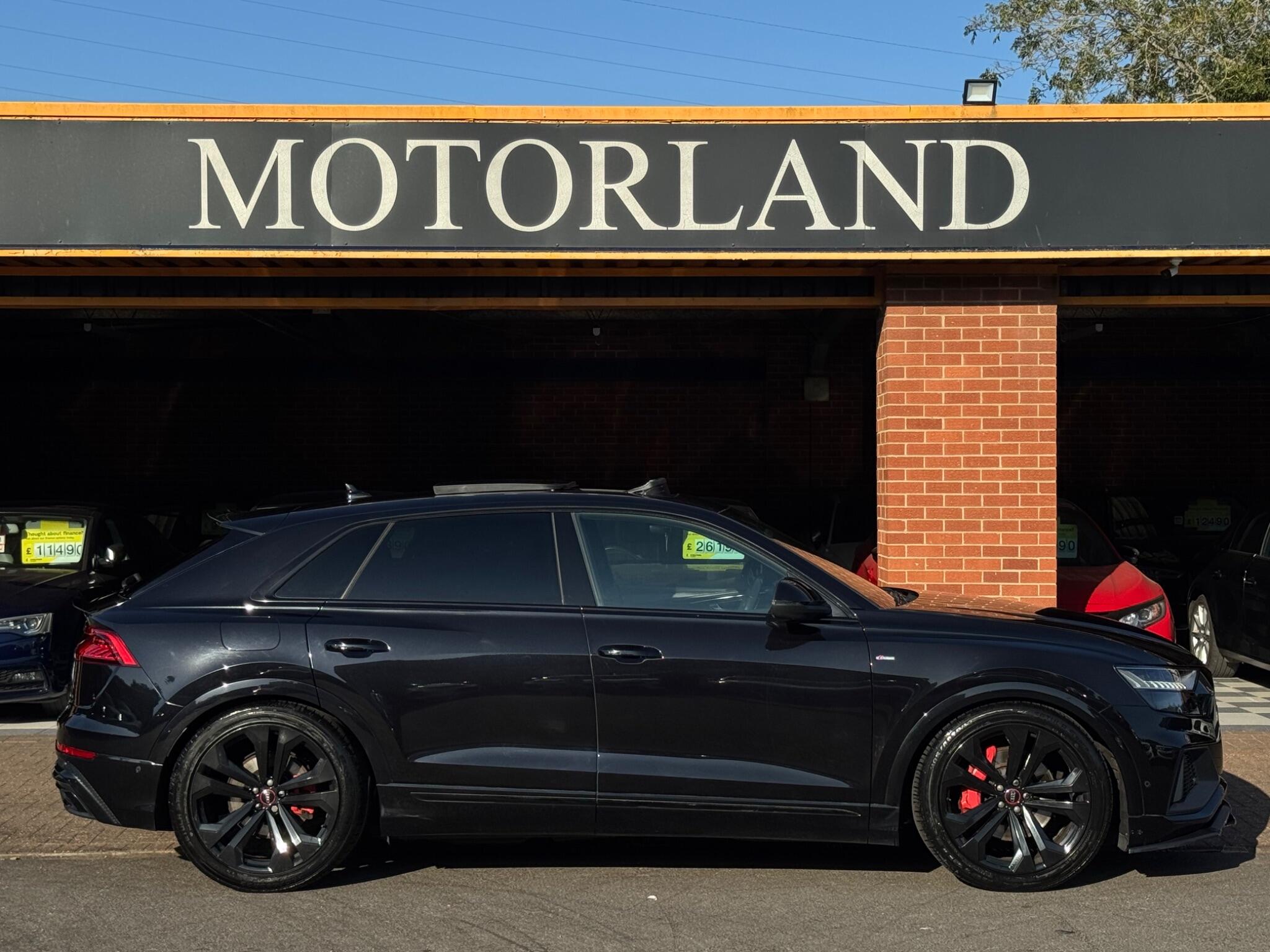 Audi Q8 view 6