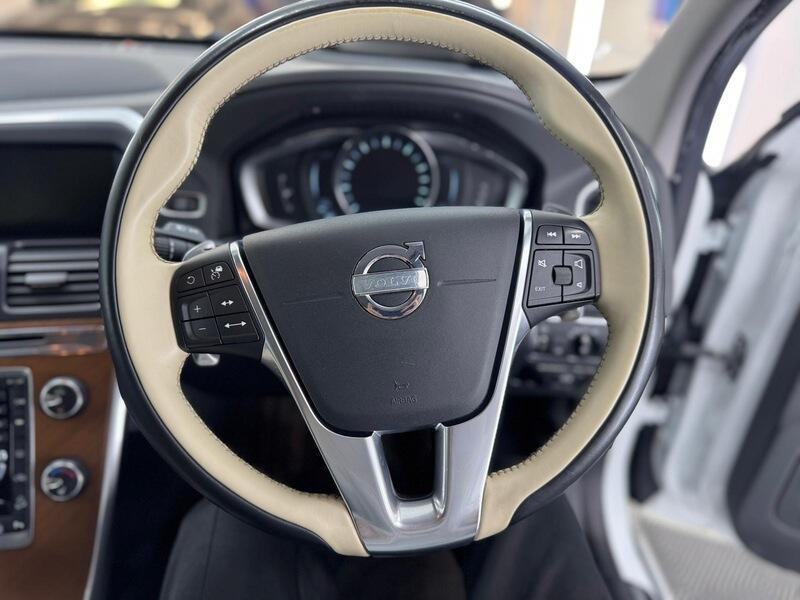 2014 Volvo XC60 3.0 T6 SE Lux Nav Estate 5dr Petrol Geartronic AWD Euro 5 (304 ps) • 40,000 miles image 39