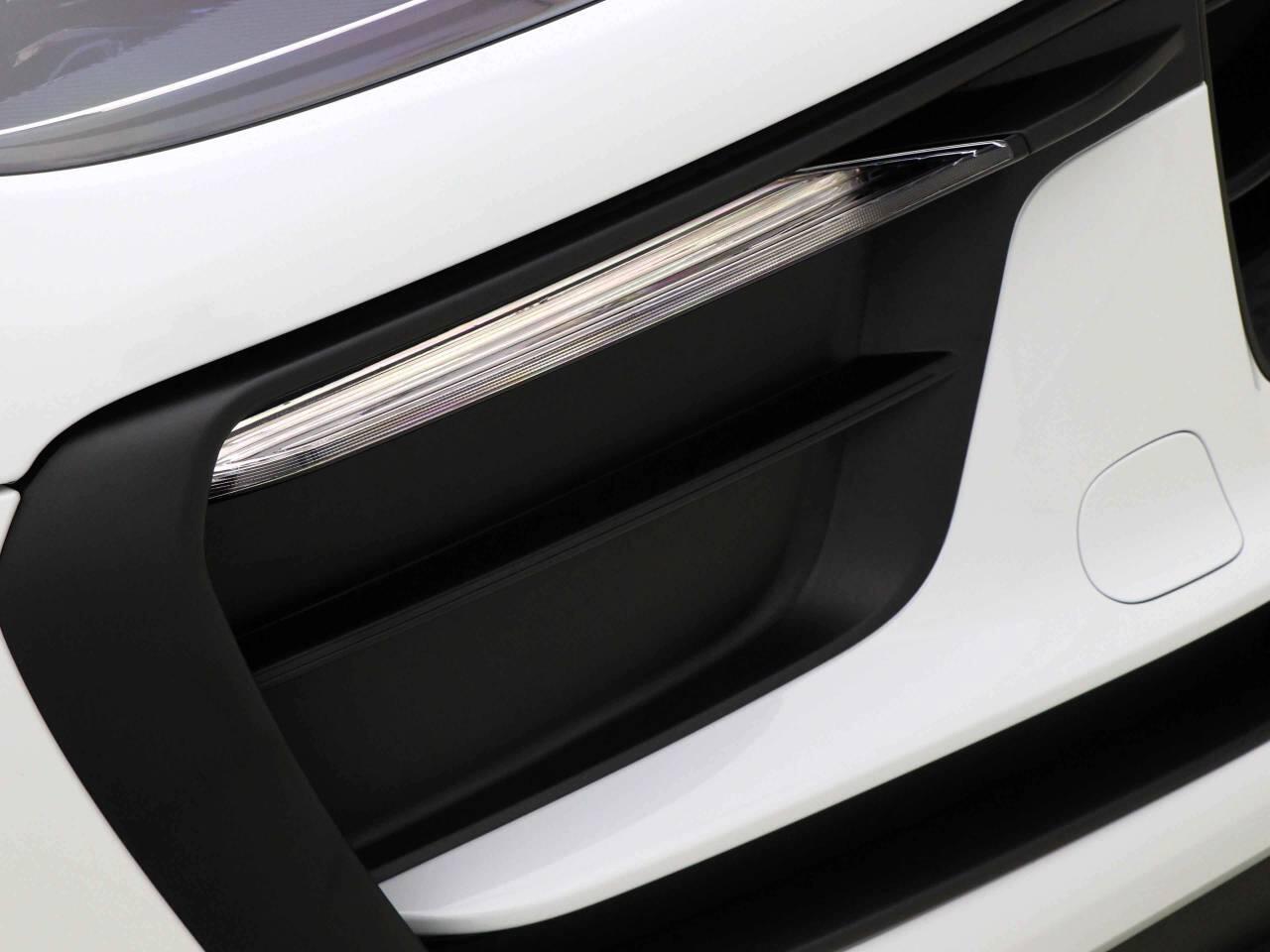 Porsche Macan view 44