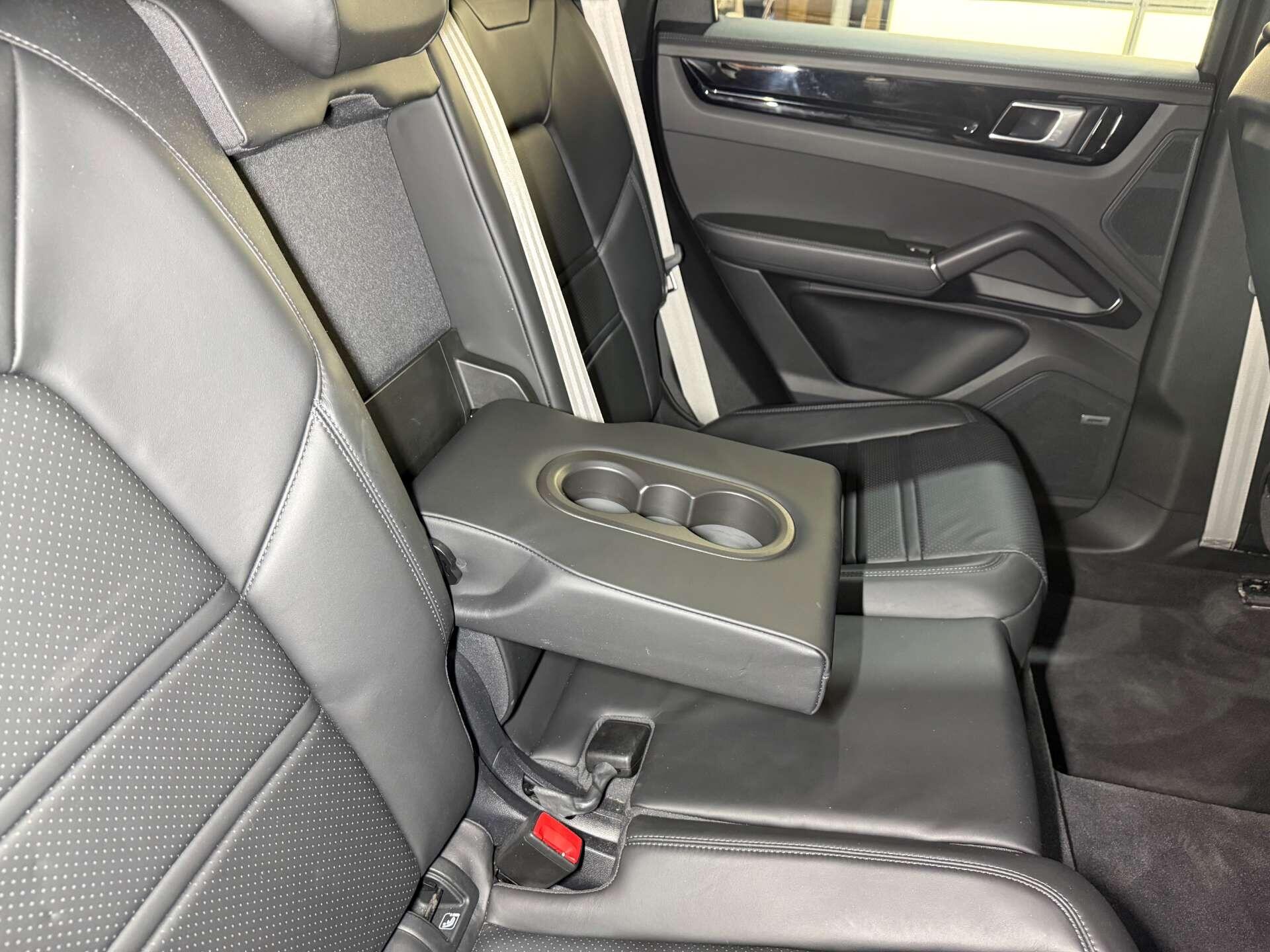 Porsche Cayenne view 23