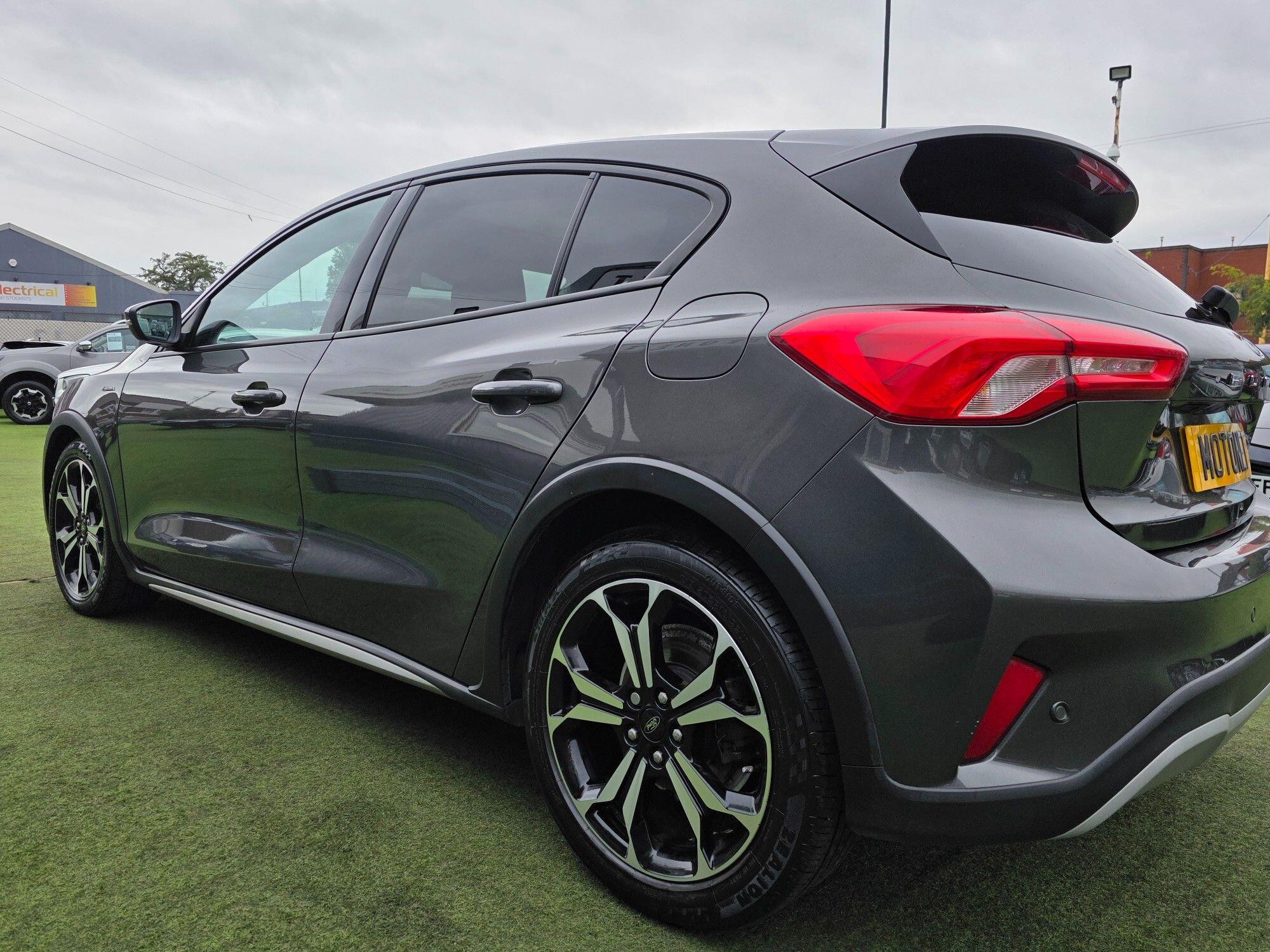 Ford Focus view 23