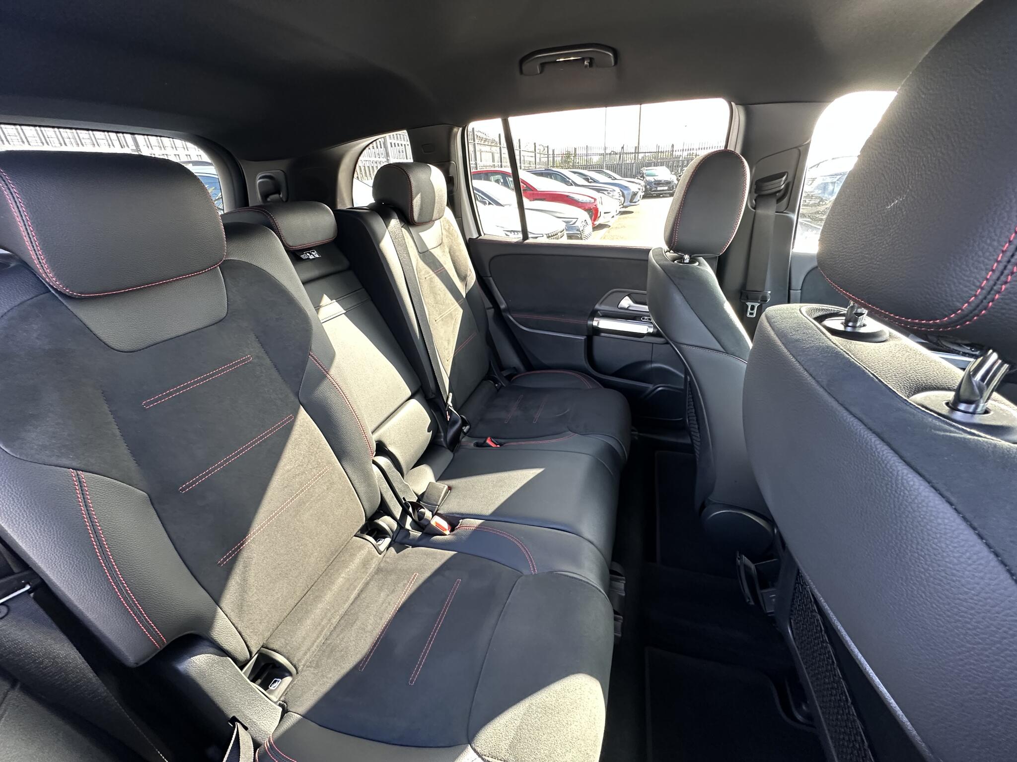 Mercedes-Benz EQB view 28