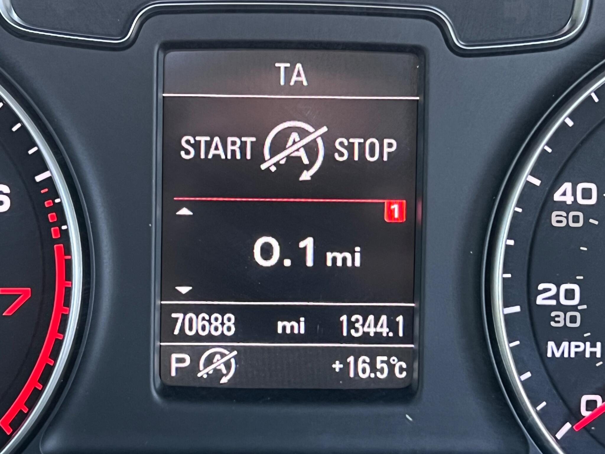 Audi Q3 view 23