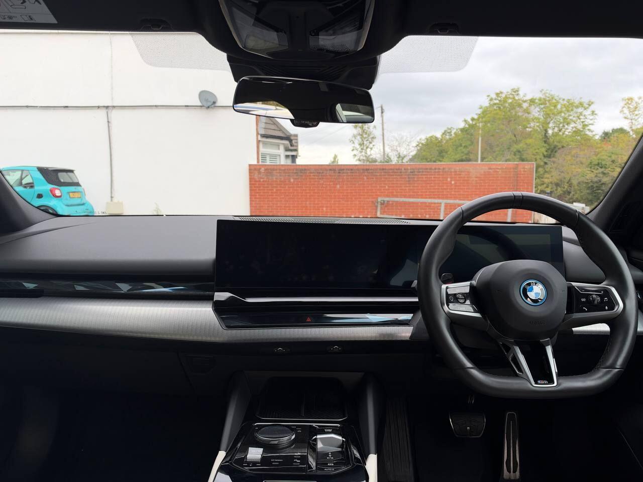 BMW i5 view 28