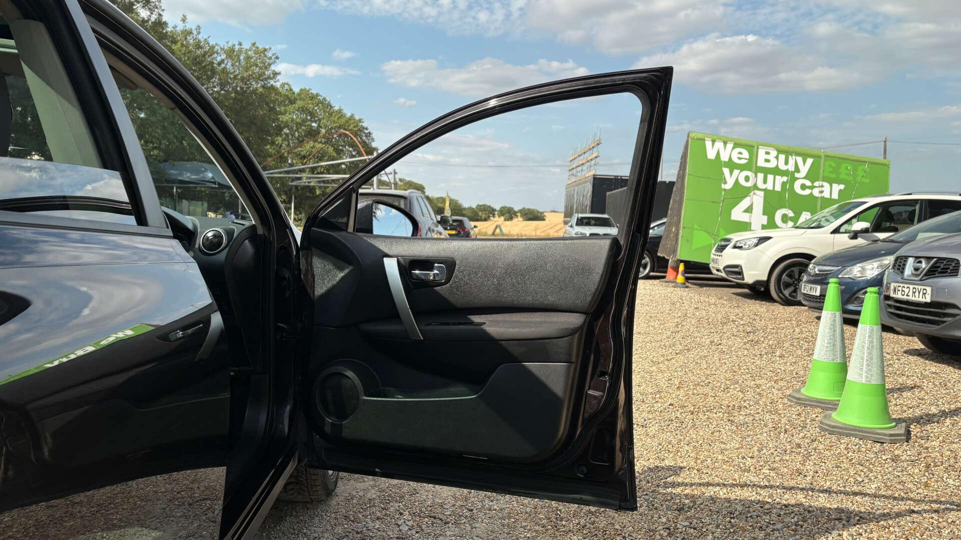 Nissan Qashqai+2 view 25