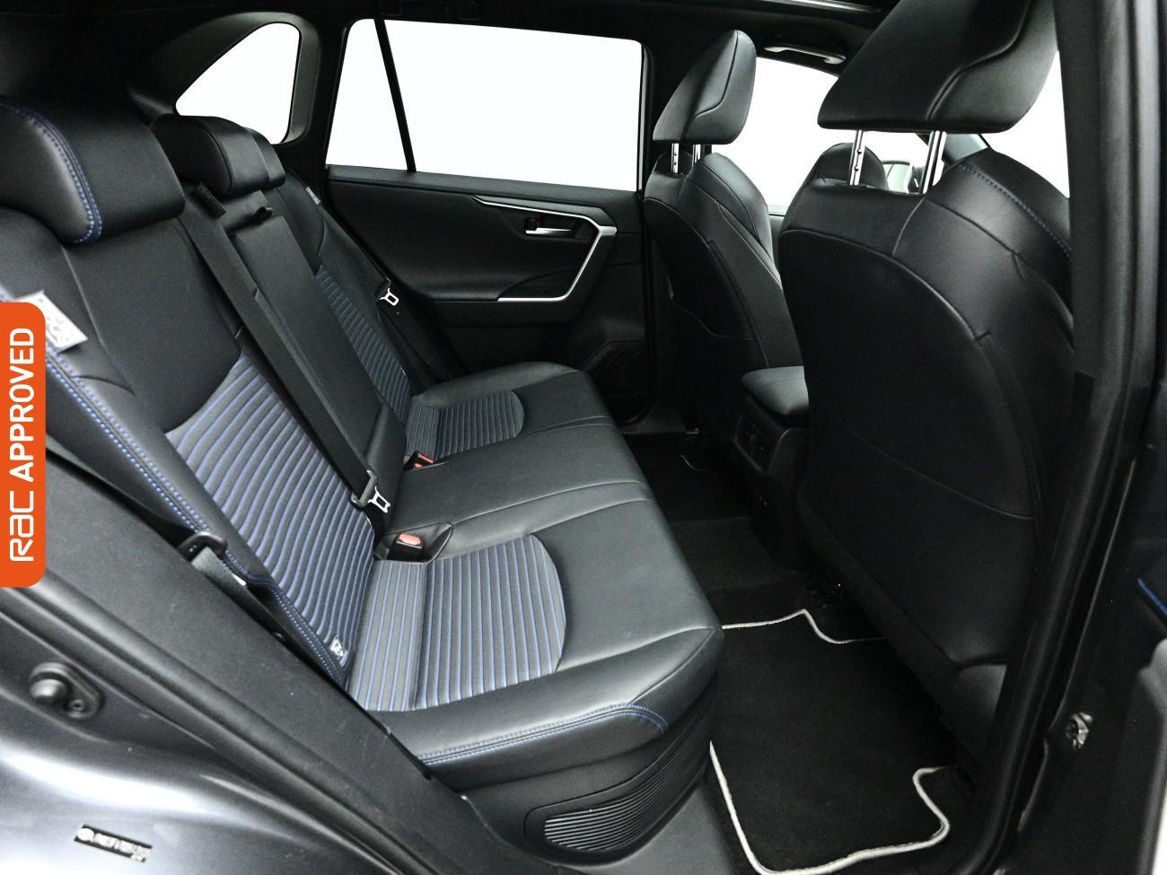 Toyota RAV4 view 13