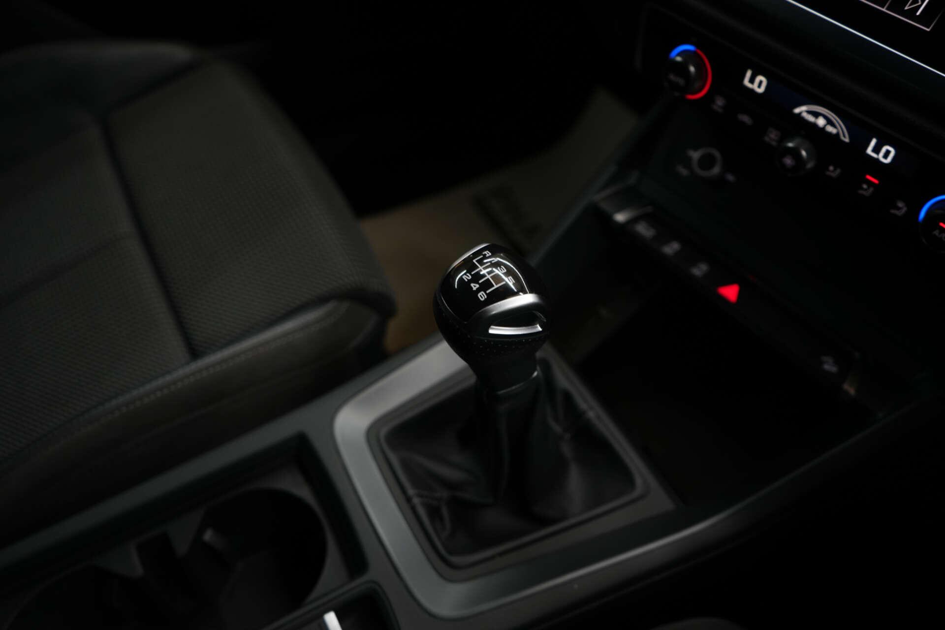 Audi Q3 view 37