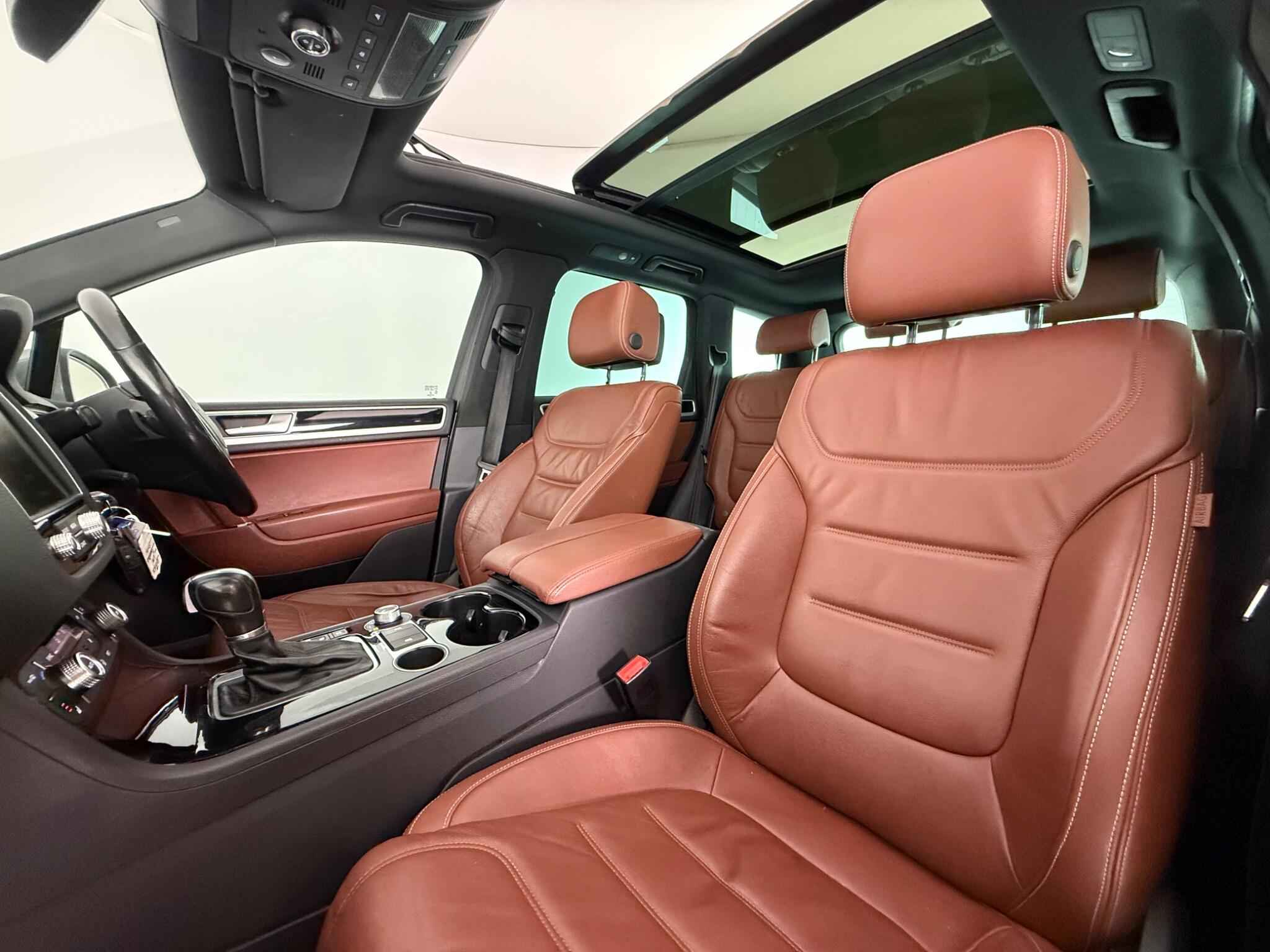 Volkswagen Touareg view 29