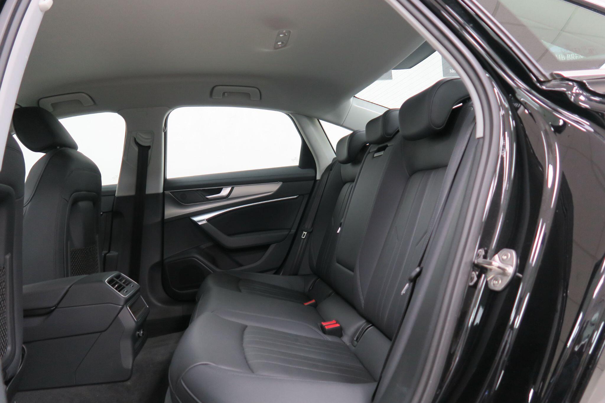 Audi A6 view 12