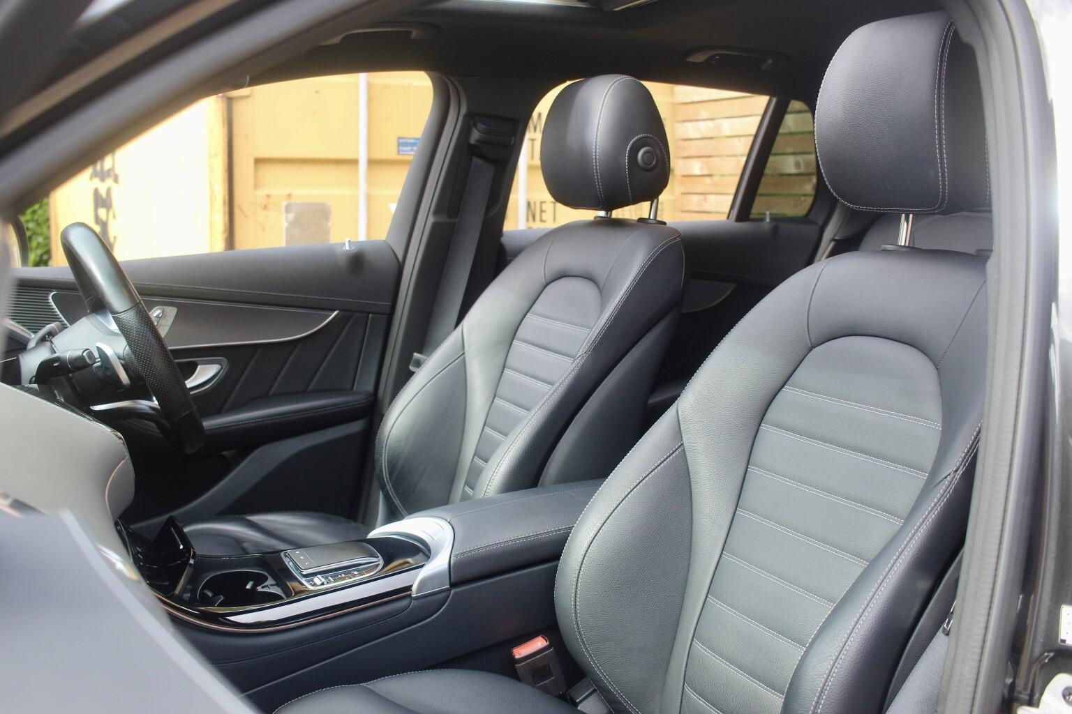 Mercedes-Benz Eqc view 15