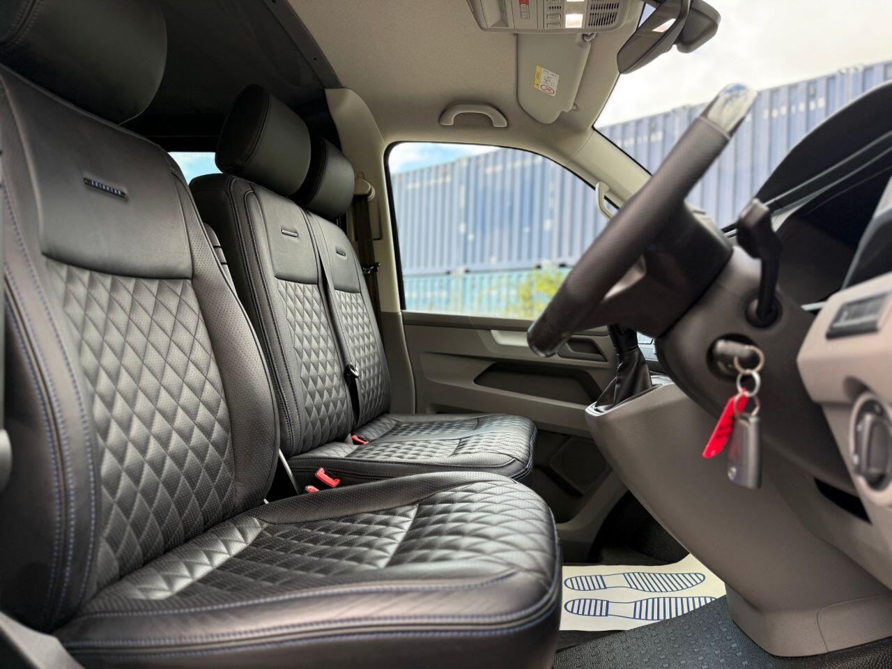 Volkswagen Transporter view 11