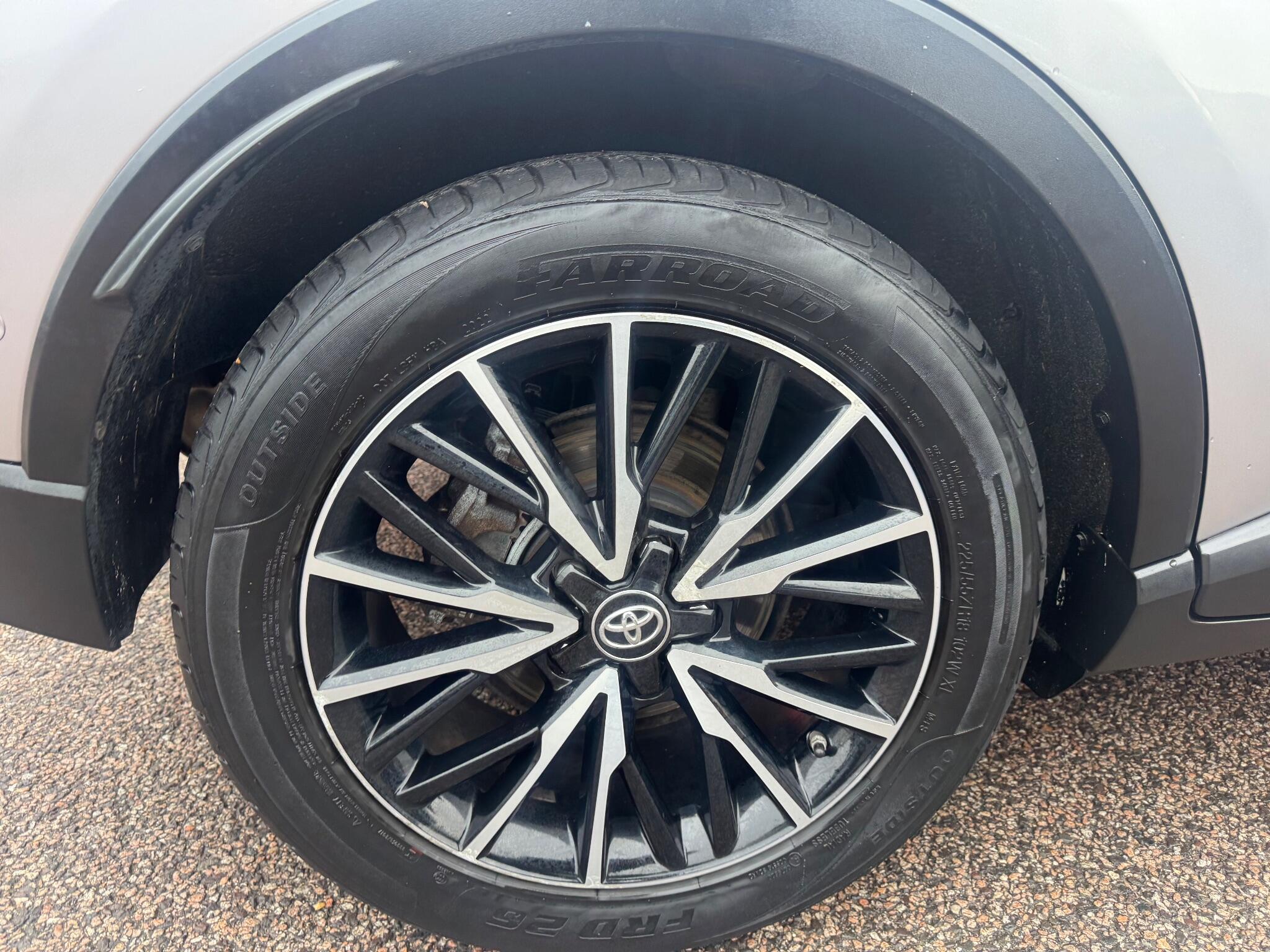 Toyota C-HR view 17