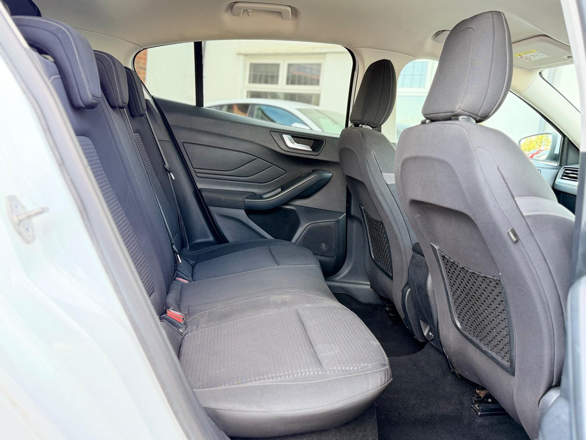 Ford Focus view 25