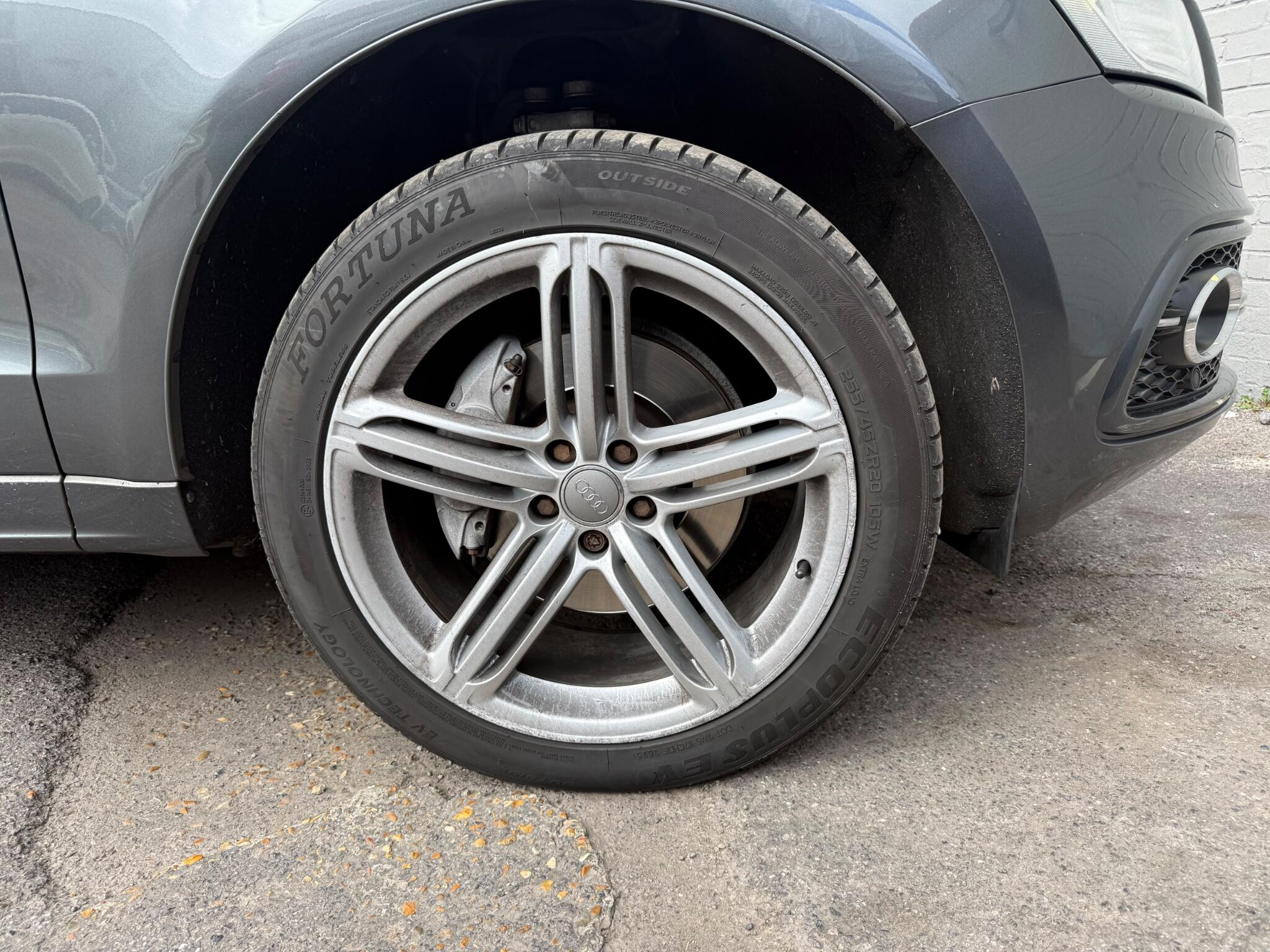 Audi Q5 view 24