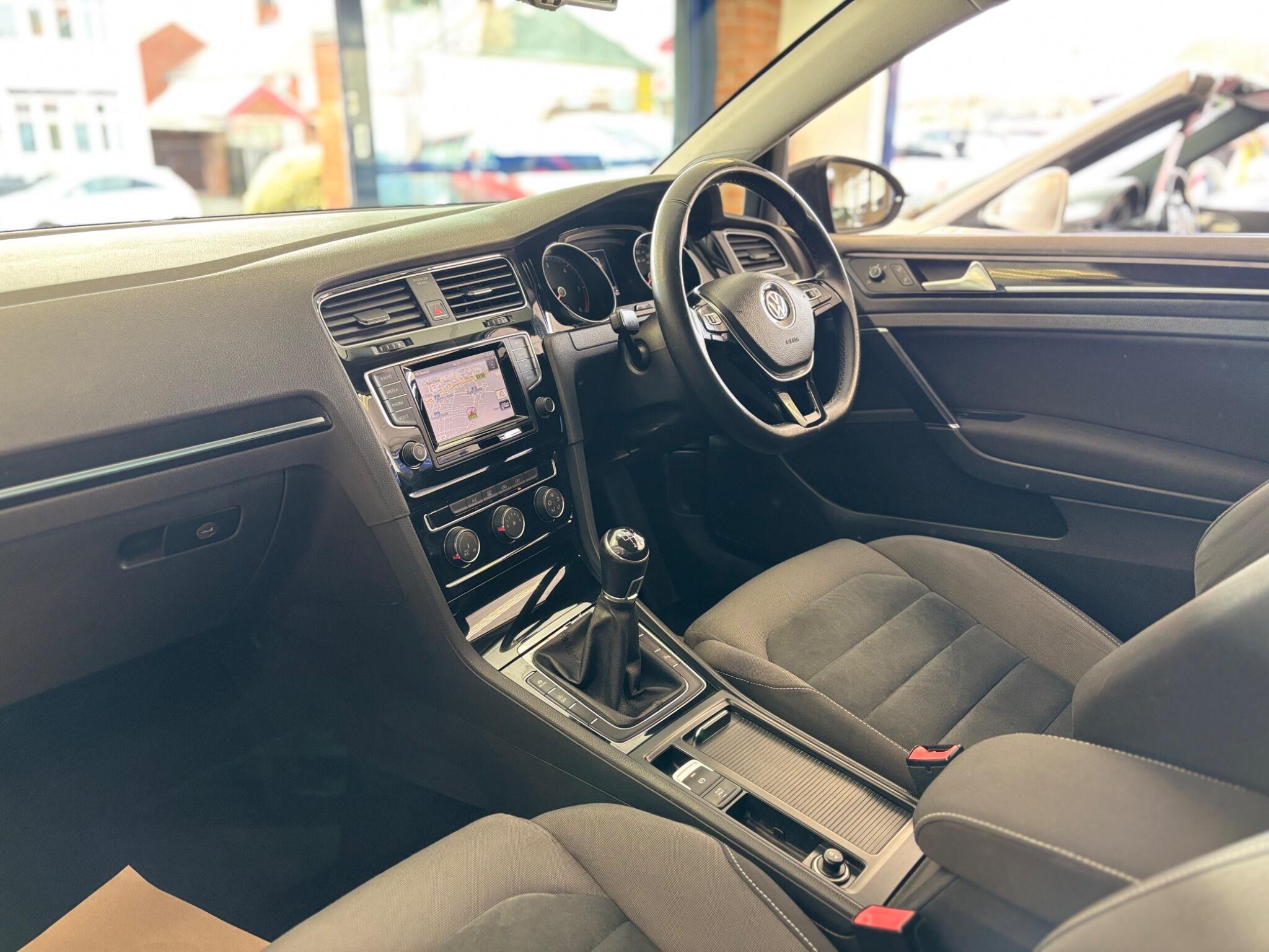 Volkswagen Golf view 10