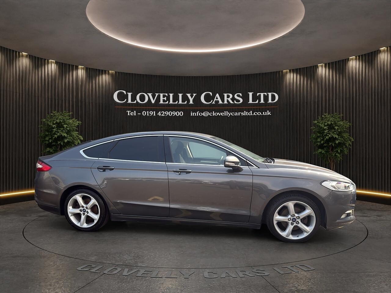 Ford Mondeo view 3