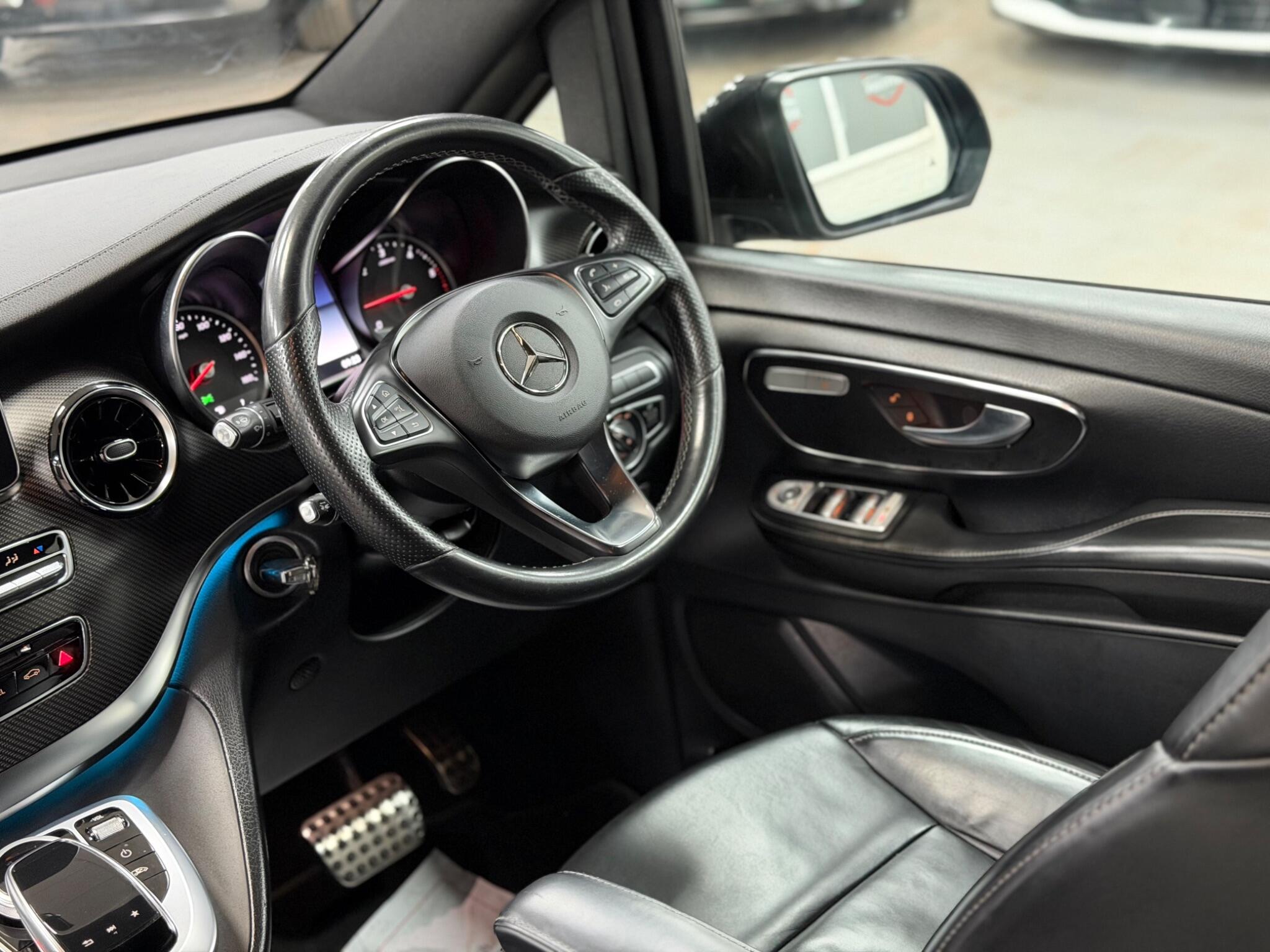 Mercedes-Benz V-Class view 30