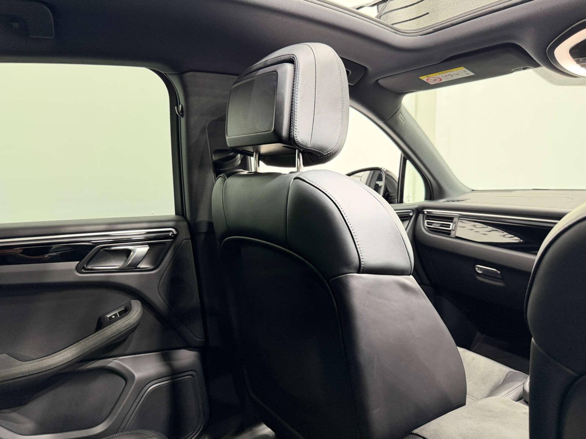 Porsche Macan view 16