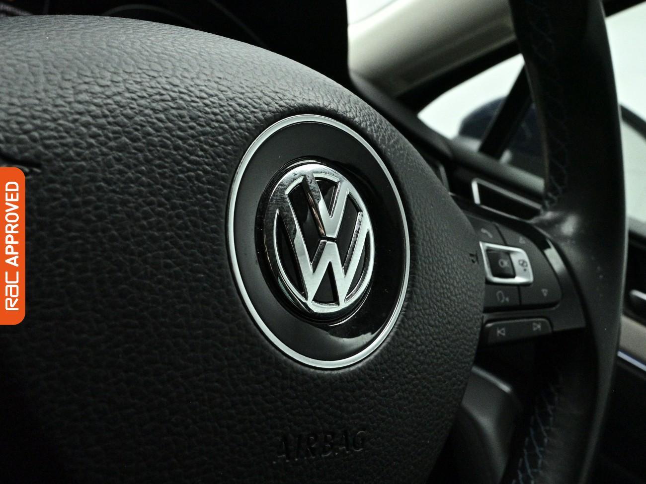 Volkswagen Passat view 26