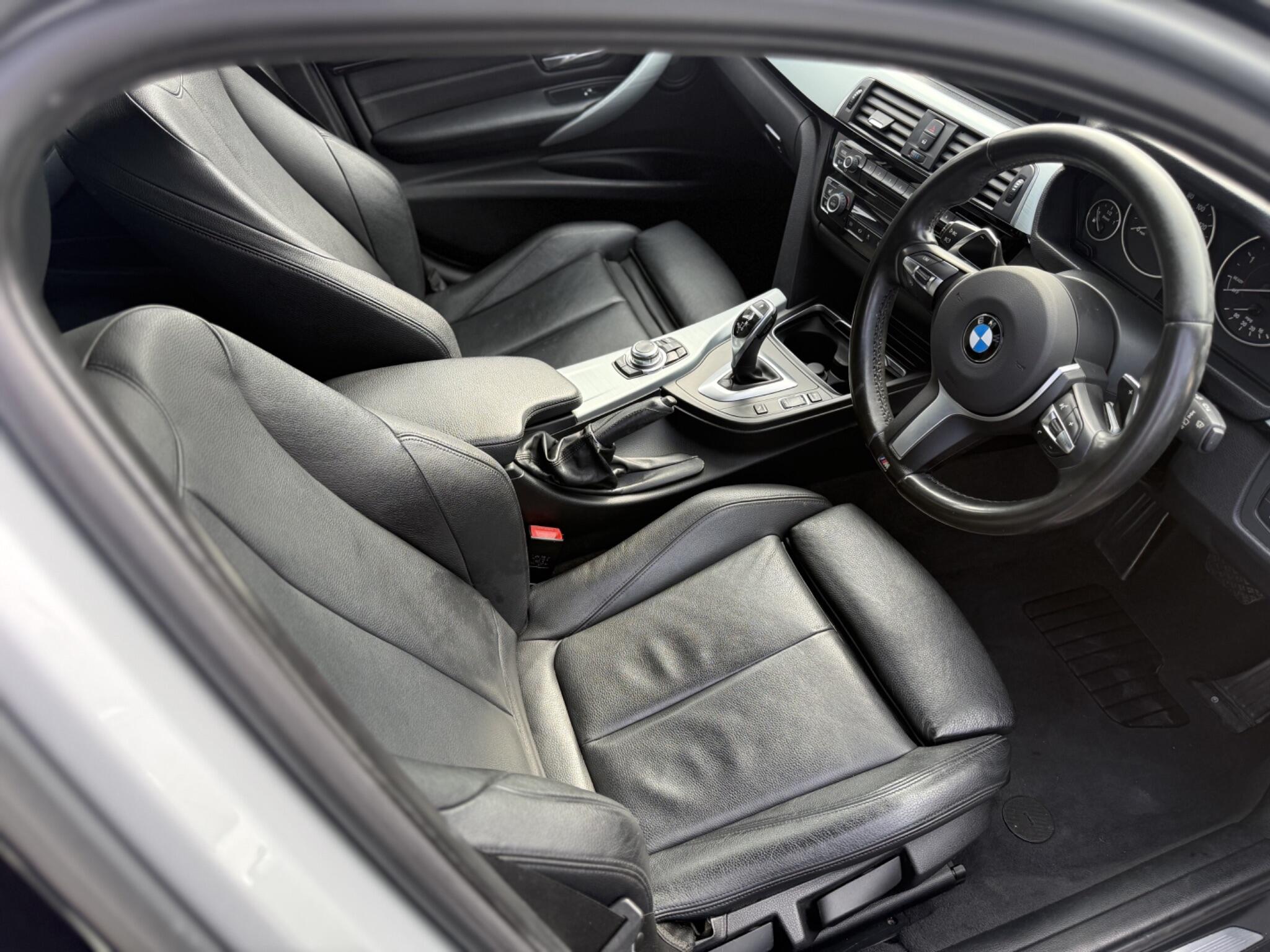 BMW 3 Series view 23