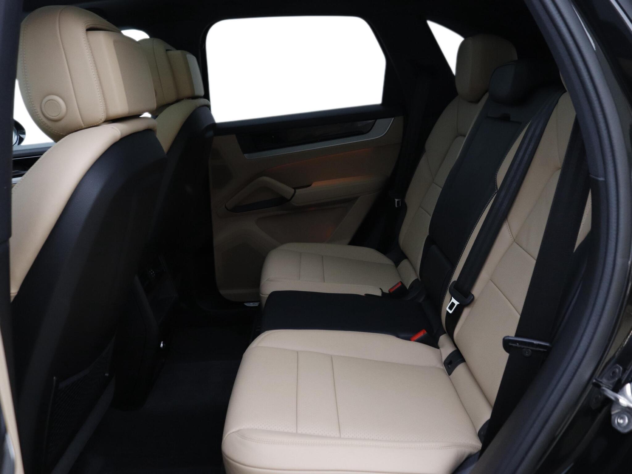 Porsche Cayenne view 18