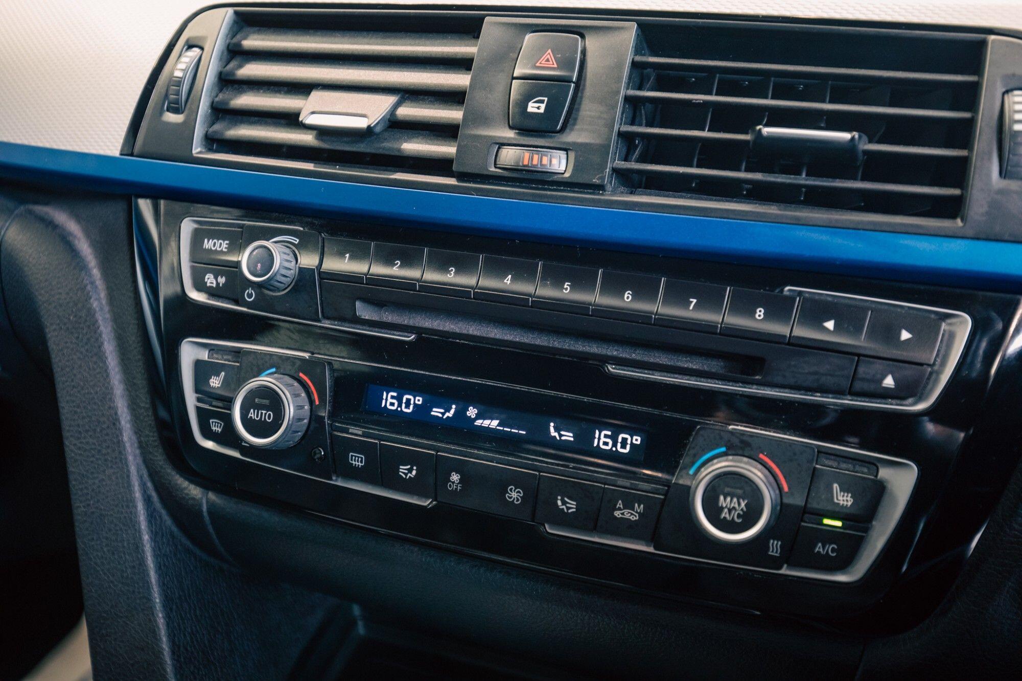 BMW 3 Series view 18