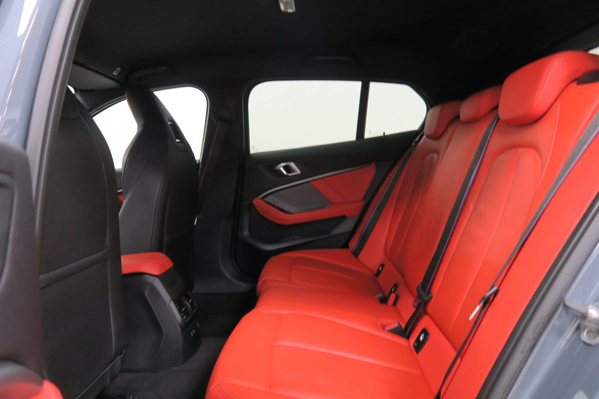 BMW 1 Series view 13
