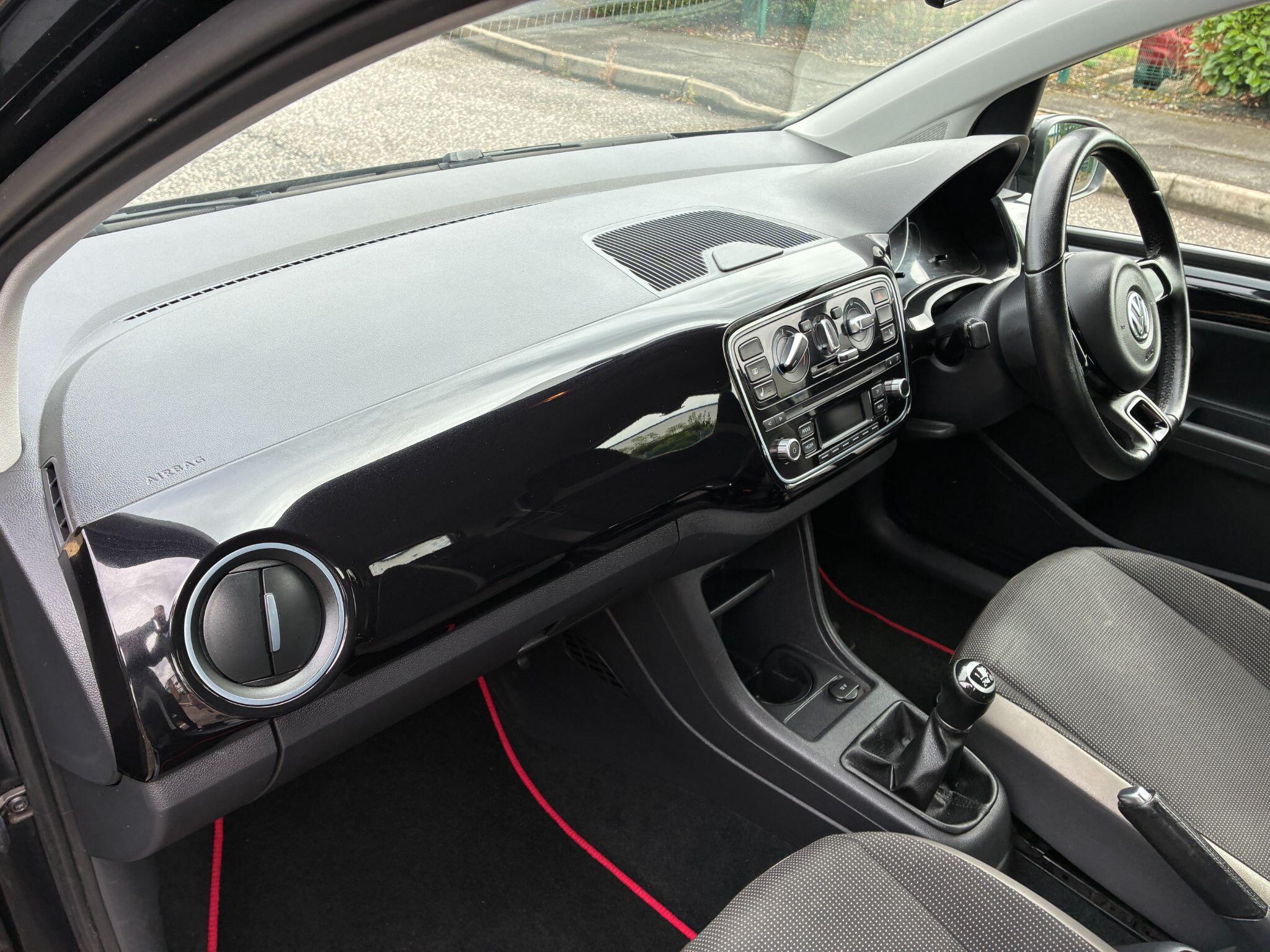 Volkswagen Up! view 8