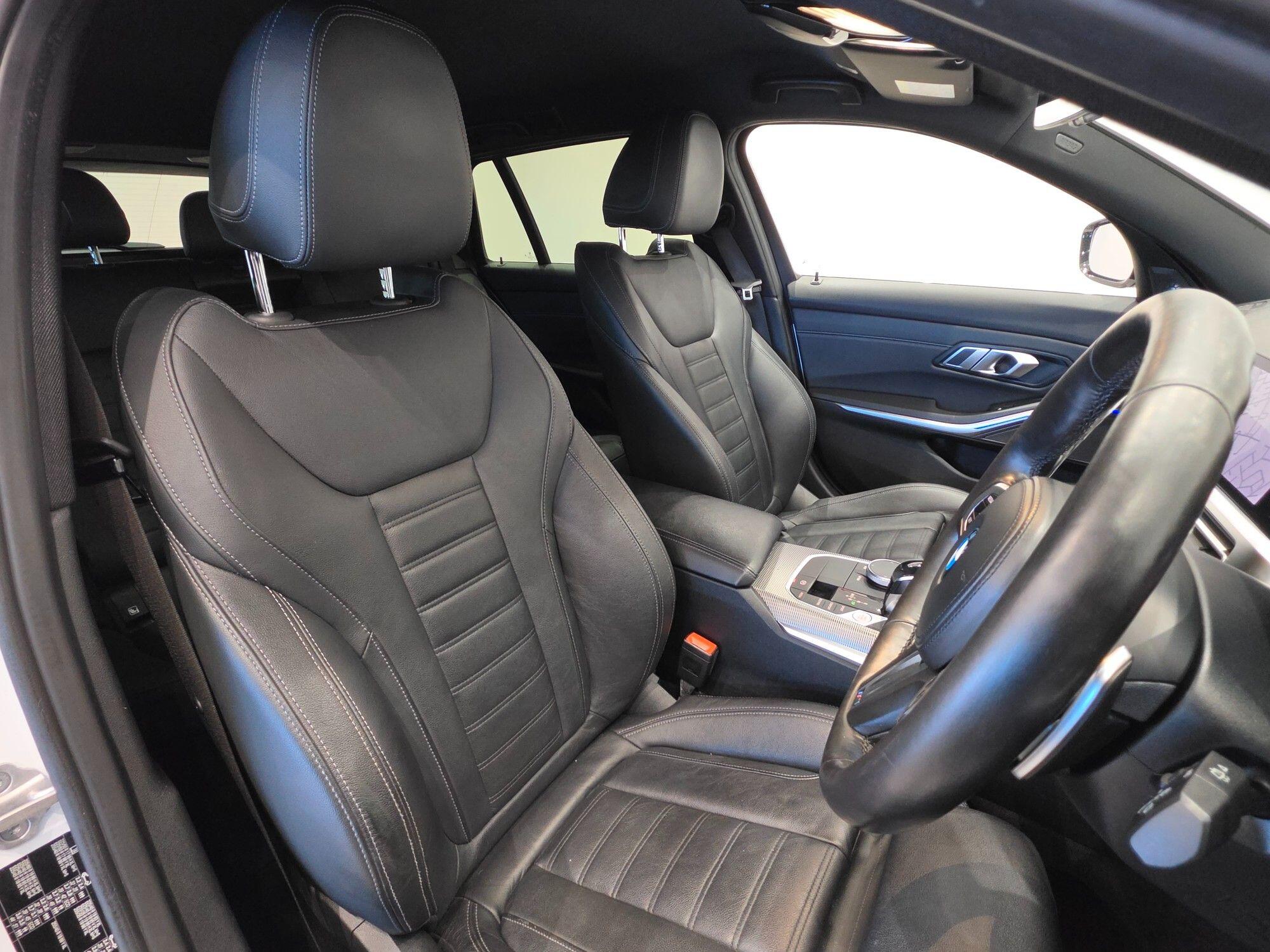BMW 3 Series view 18