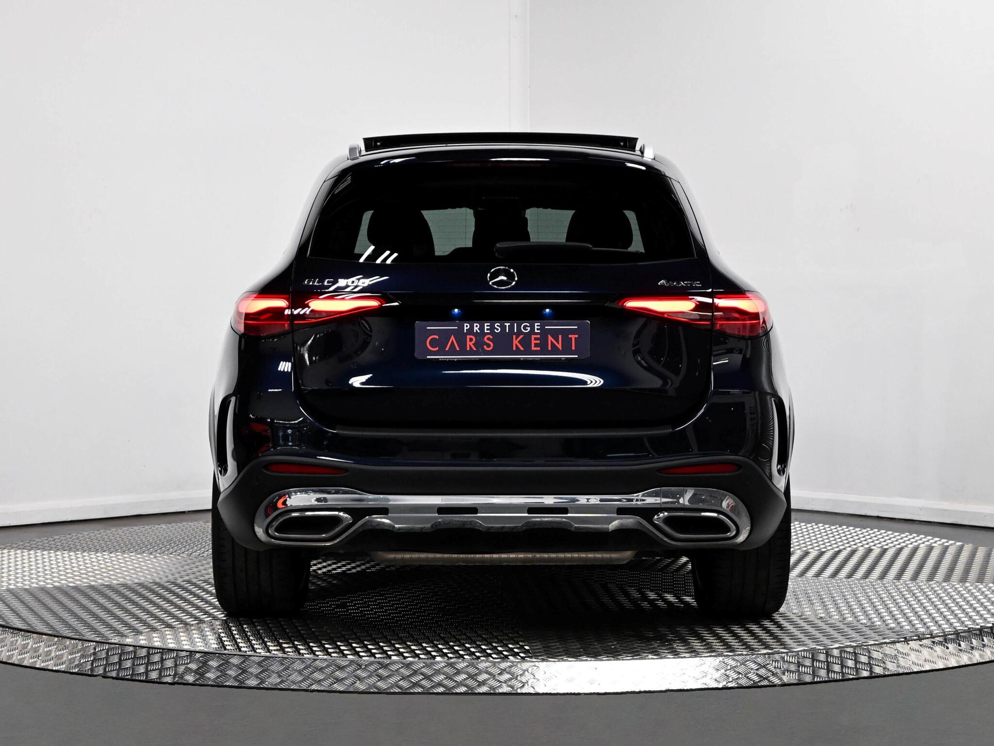 Mercedes-Benz GLC view 22