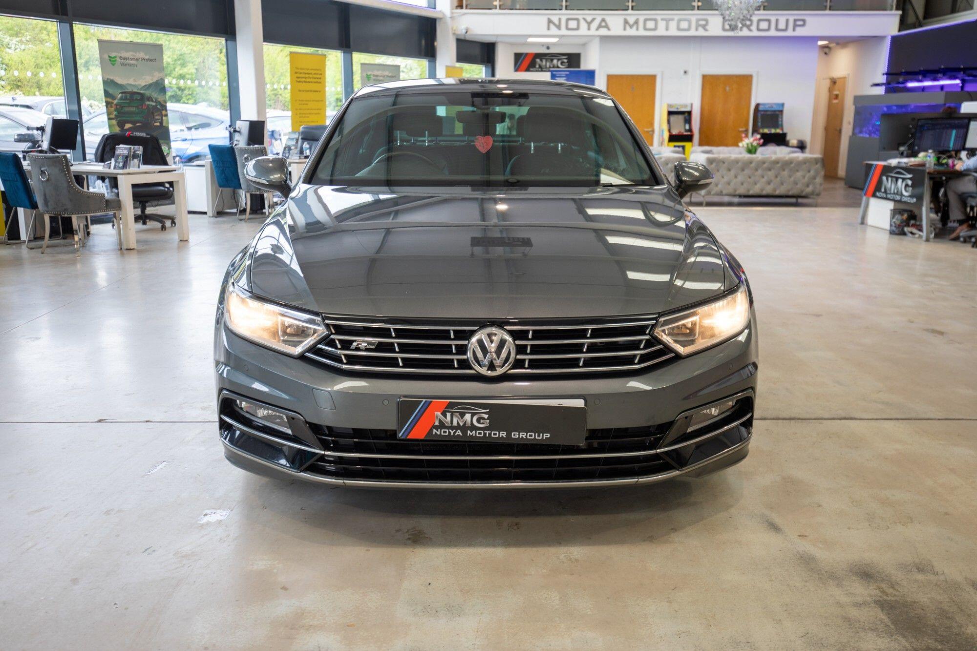 Volkswagen Passat view 8