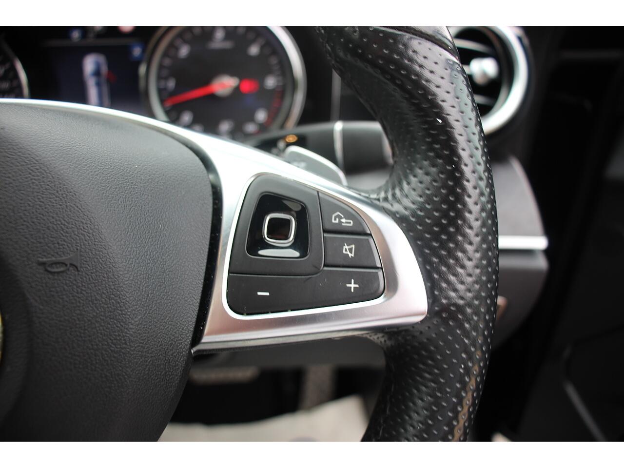 Mercedes-Benz E Class view 35