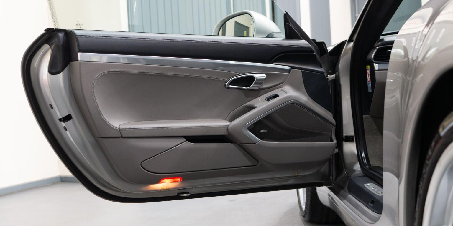 Porsche 911 view 36