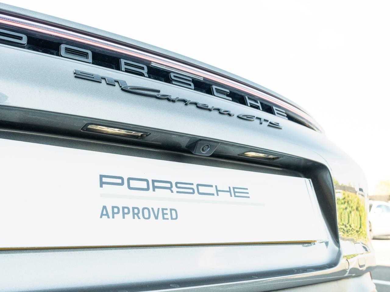 Porsche 911 view 10