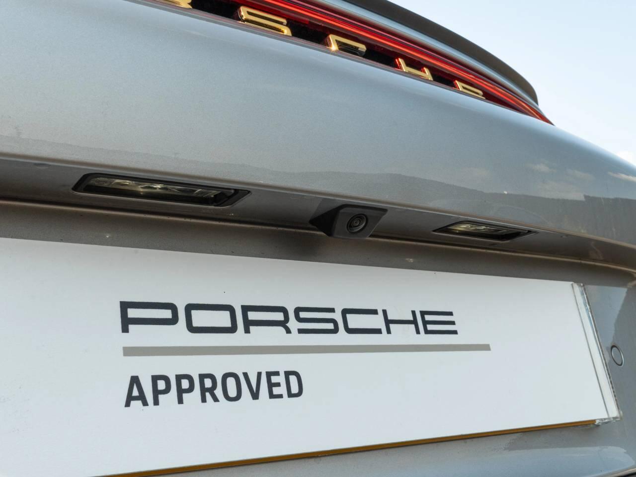 Porsche 911 view 12